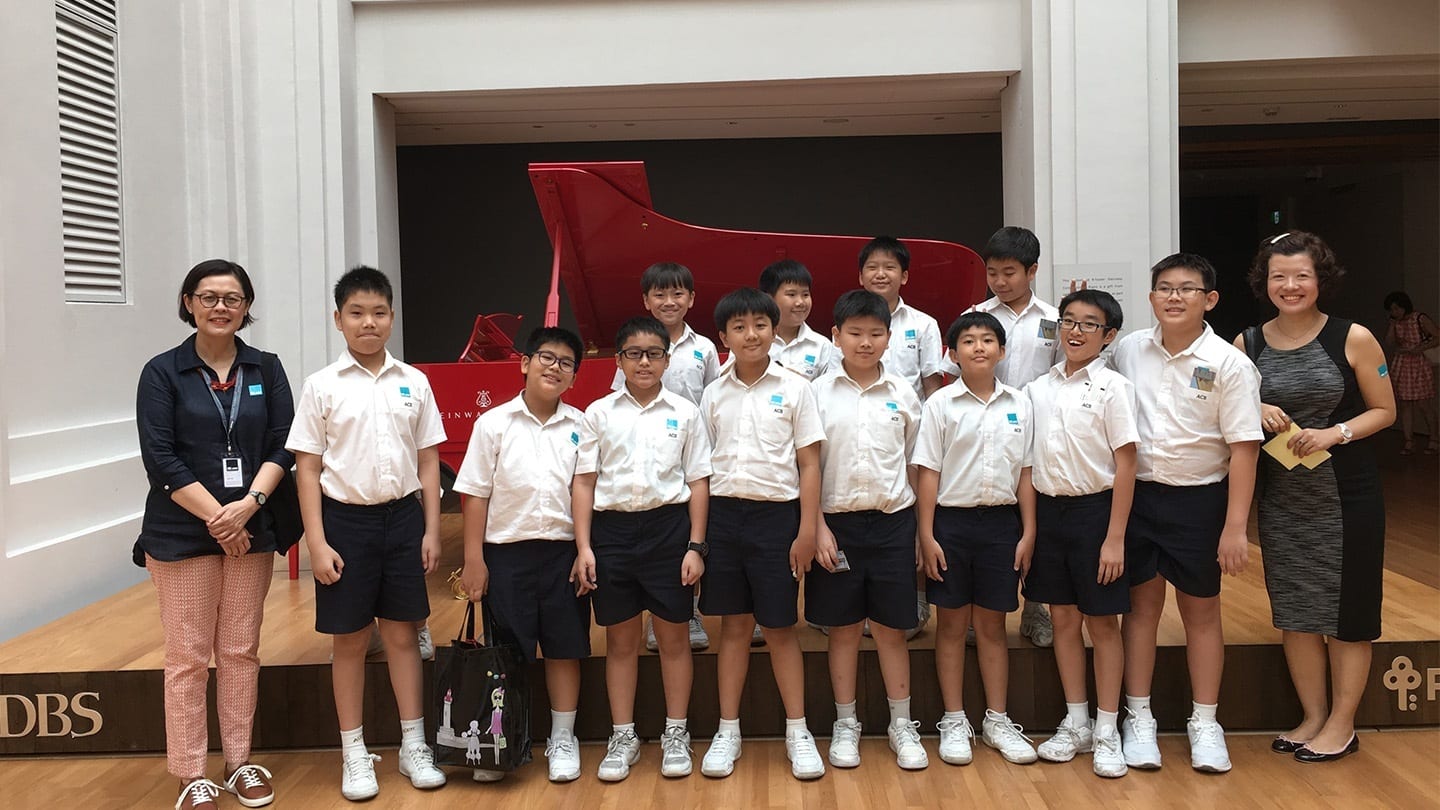 primary school boys on a field trip to national gallery